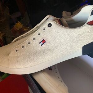 Tommy shoes